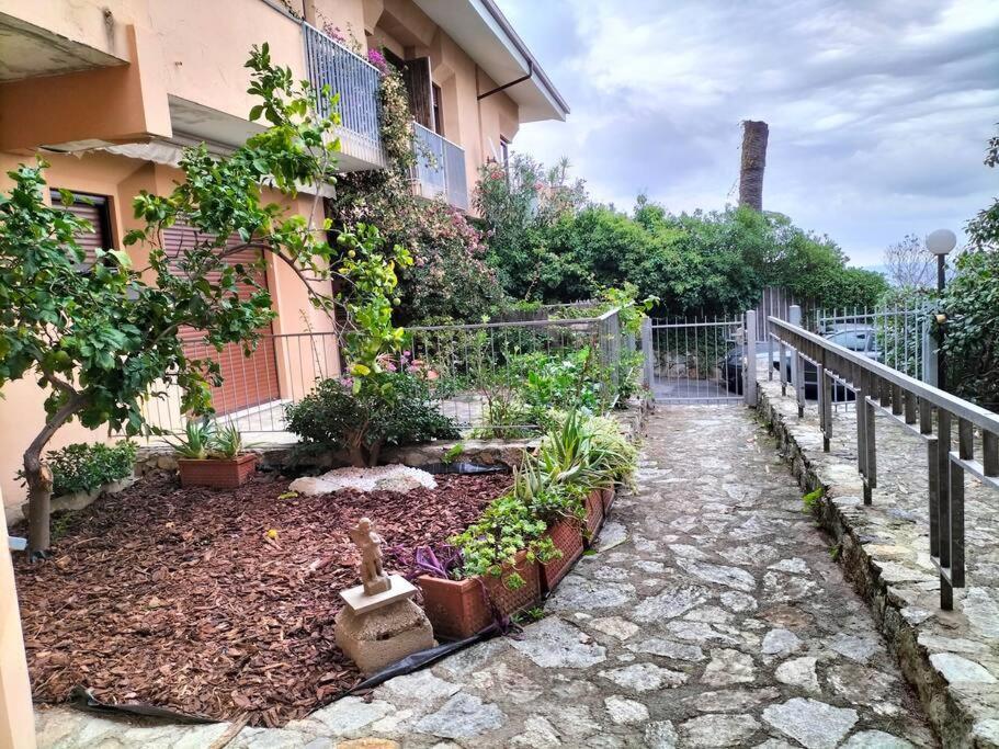 Casa Con Giardino: فاراتسي المظهر الخارجي الصورة